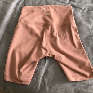 WUNDER TRAIN HIGH-RISE SHORT 8"
Spiced Chai
